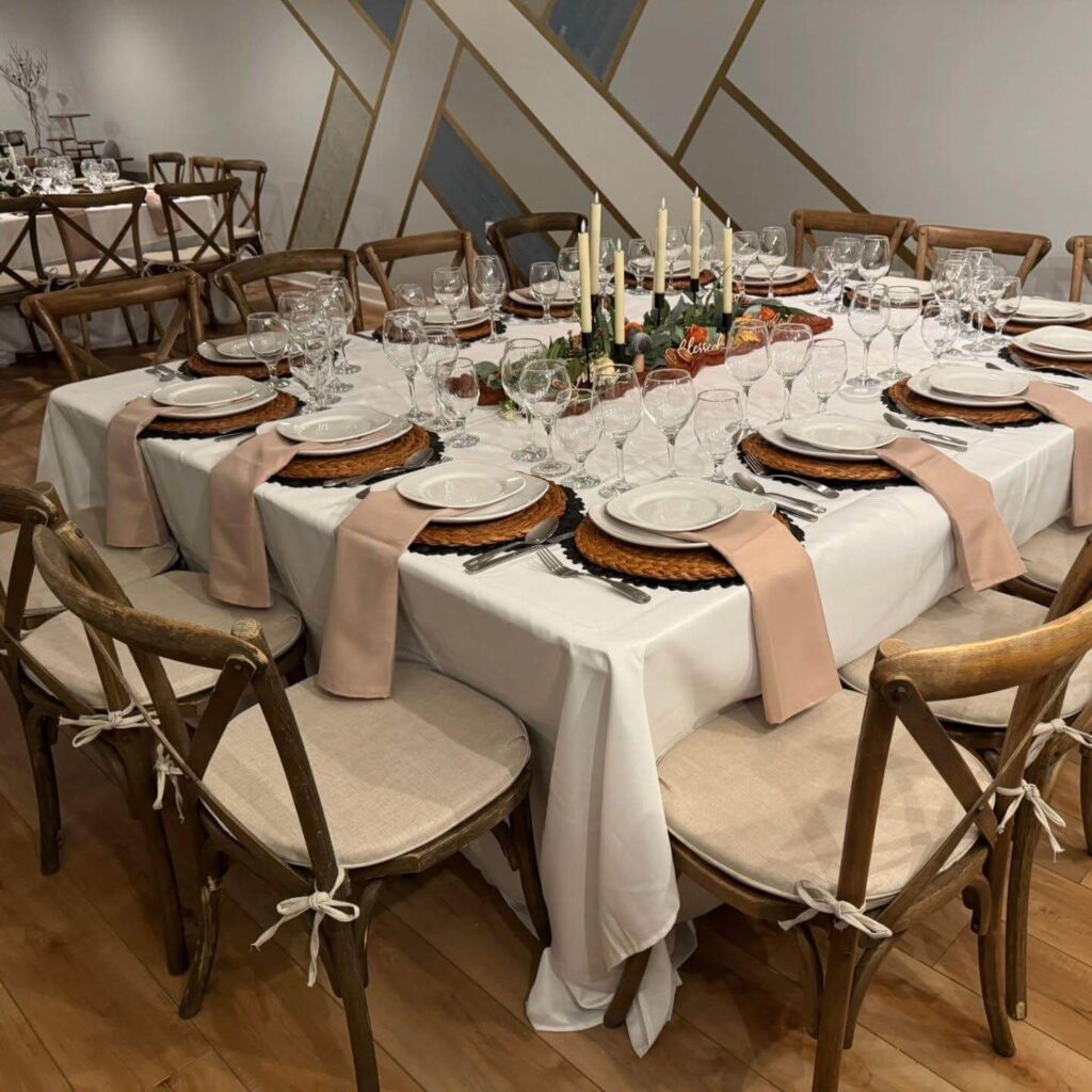 Thanksgiving Tablescapes for a Stunning Holiday Table 13