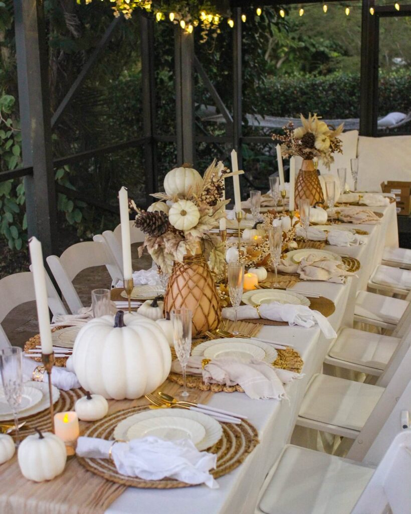 Thanksgiving Tablescapes for a Stunning Holiday Table 19