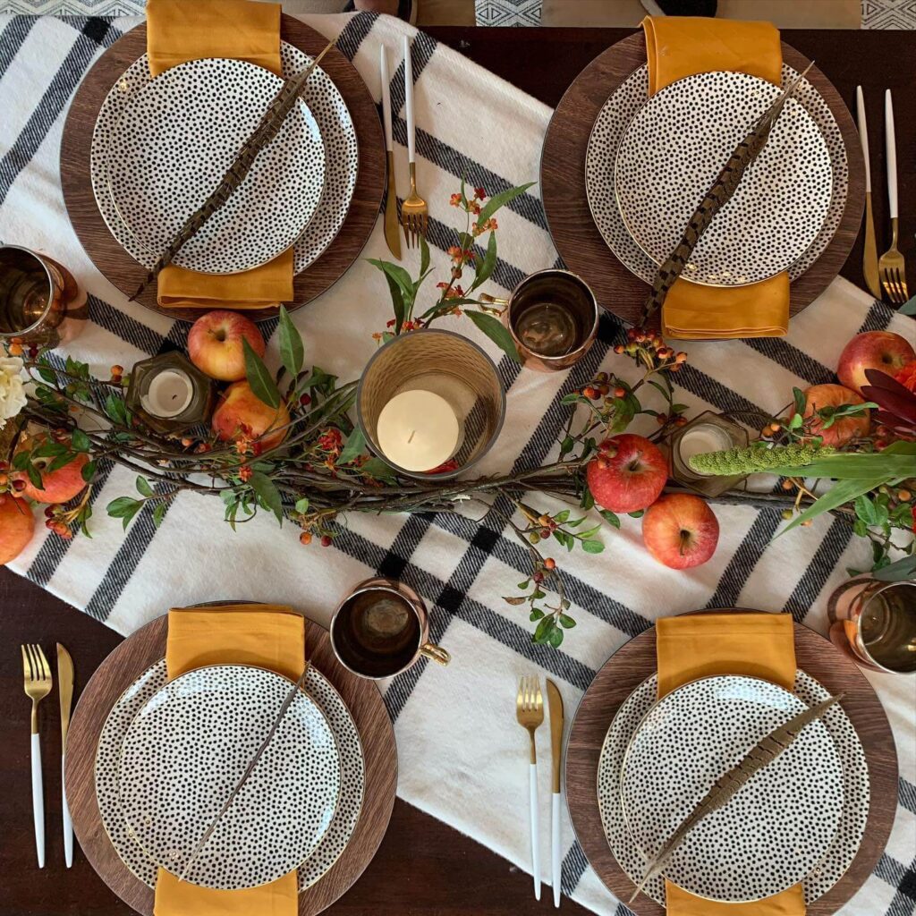 Thanksgiving Tablescapes for a Stunning Holiday Table 23