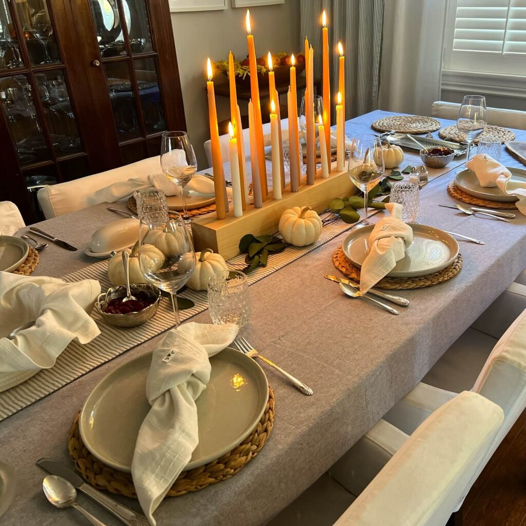 Thanksgiving Tablescapes for a Stunning Holiday Table 24