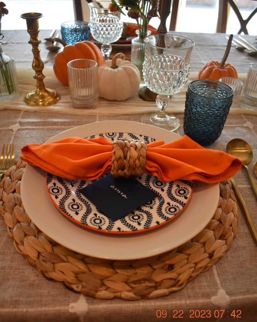 Thanksgiving Tablescapes for a Stunning Holiday Table 25