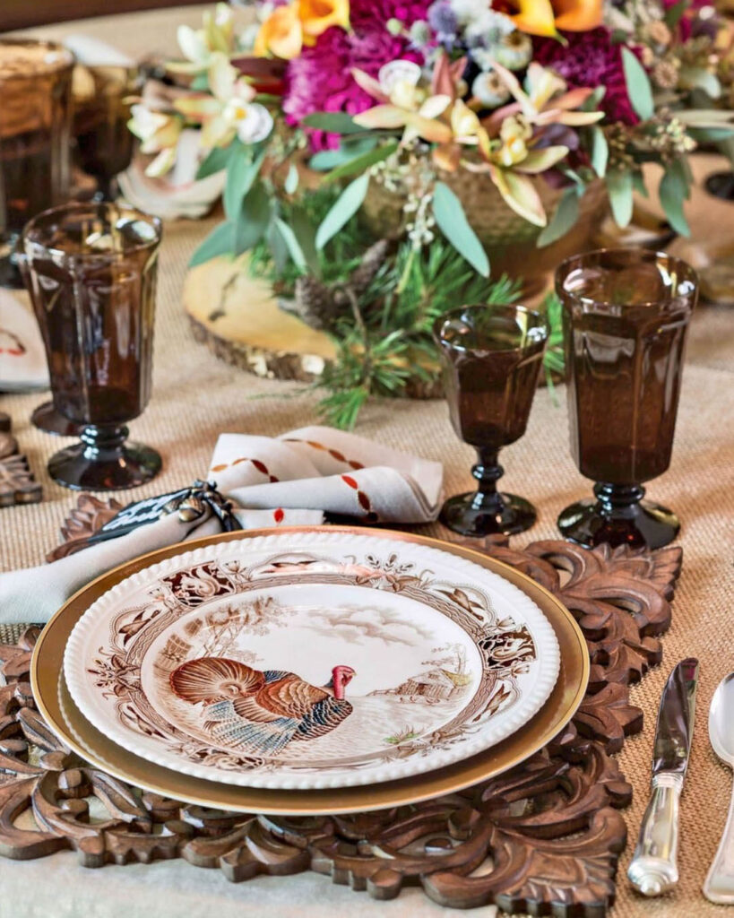 Thanksgiving Tablescapes for a Stunning Holiday Table 28