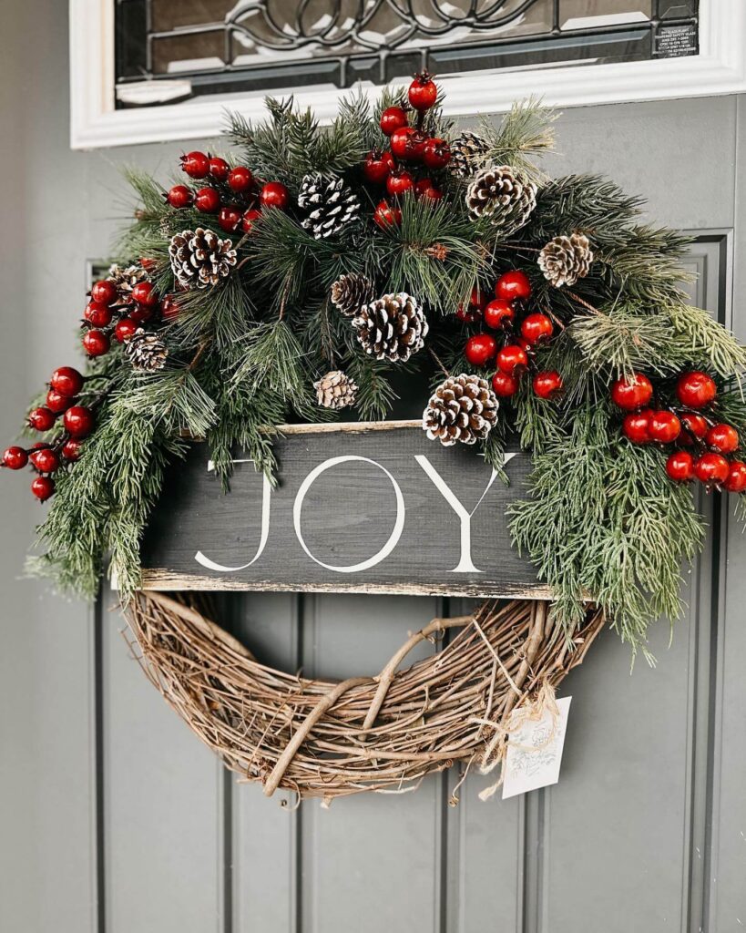 Stunning Natural Christmas Wreaths That Bring Holiday Charm to Your Doorstep 3