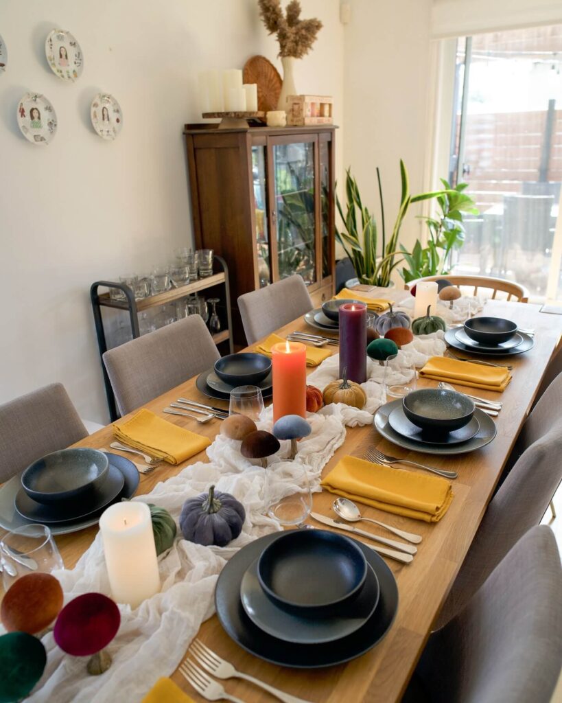 Thanksgiving Tablescapes for a Stunning Holiday Table 31