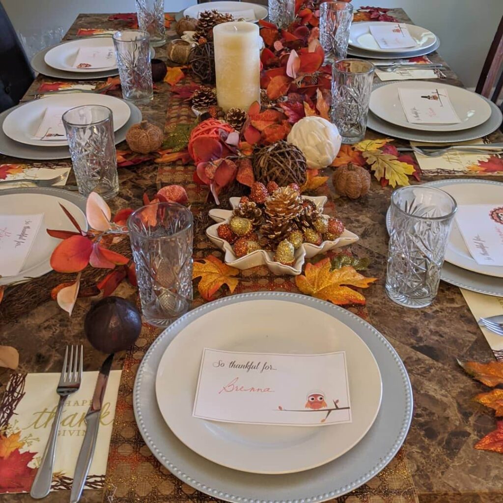 Thanksgiving Tablescapes for a Stunning Holiday Table 33