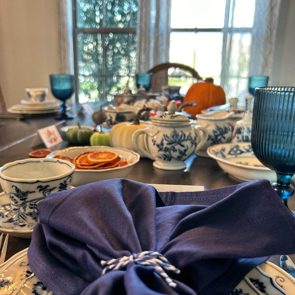 Thanksgiving Tablescapes for a Stunning Holiday Table 5