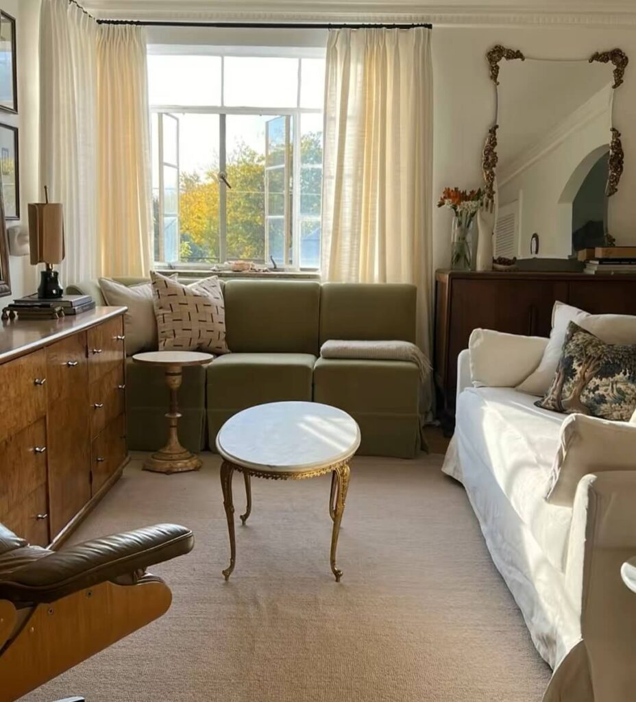 Small Living Room Layouts That Maximize Space 10