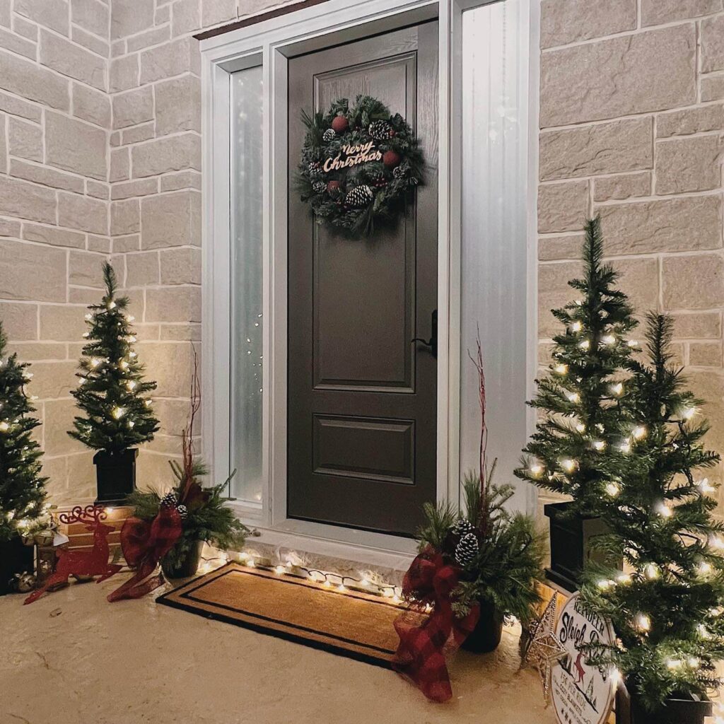 Front Porch Christmas Decor Ideas to Try Now 10