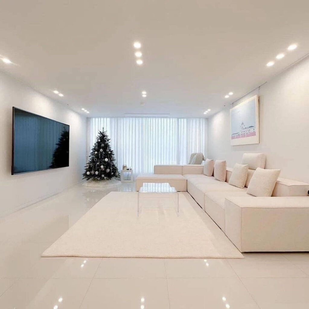 Minimalist Christmas Decor Ideas for a Calm Holiday 10