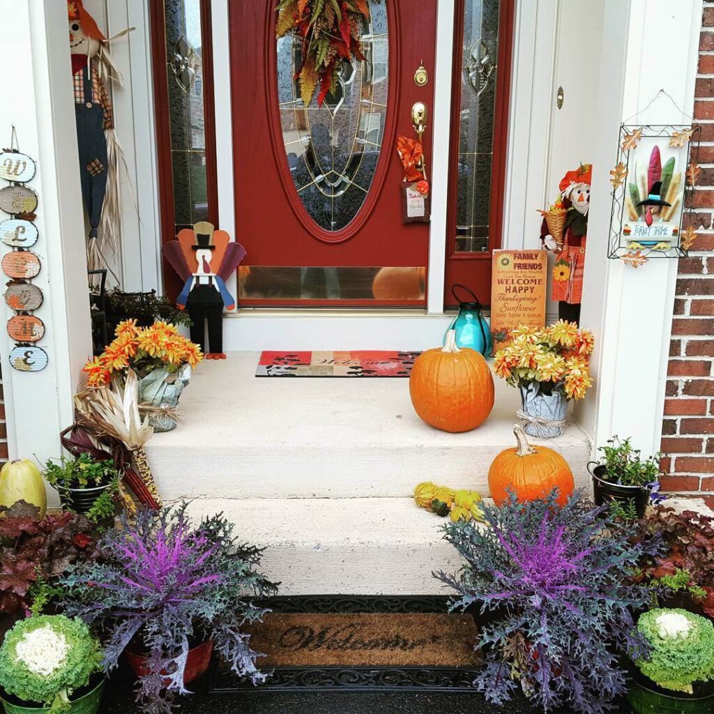 Thanksgiving Porch Decor Ideas to Welcome Fall 10