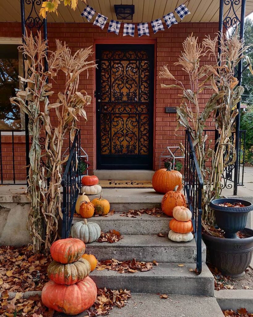 Thanksgiving Porch Decor Ideas to Welcome Fall 11