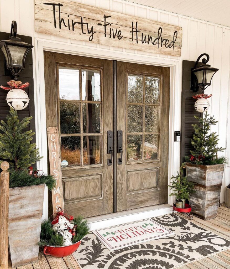 Front Porch Christmas Decor Ideas to Try Now 11
