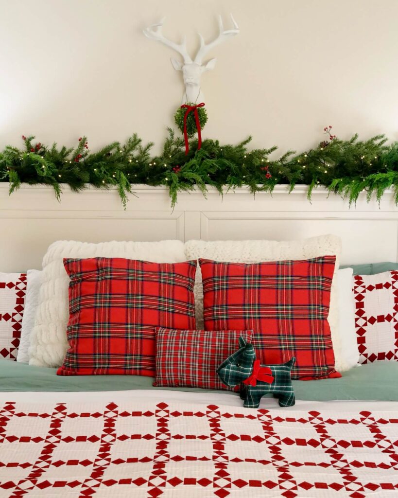 Christmas Bedding Ideas for a Festive Bedroom 11