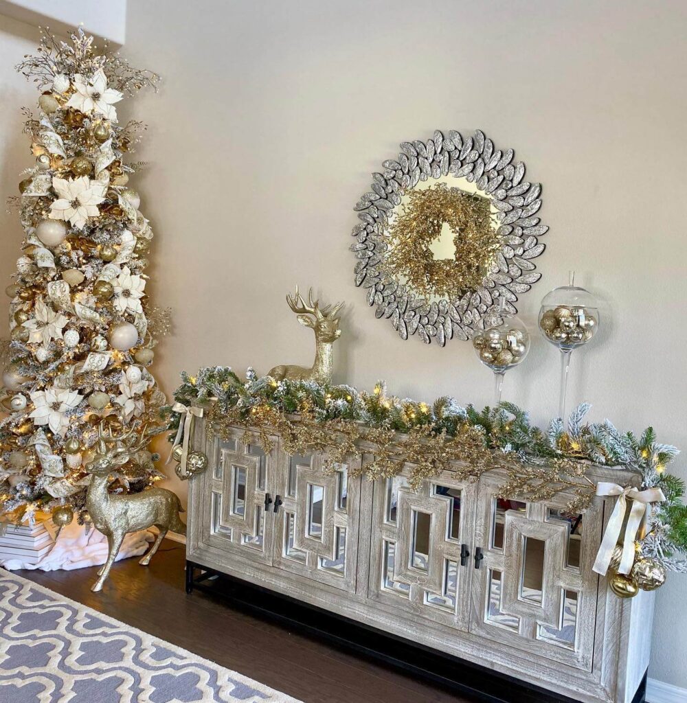 Christmas Entryway Ideas to Welcome Guests 11