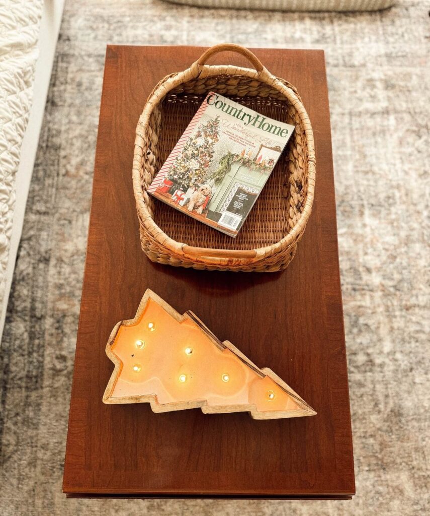 Small Space Christmas Decorating Ideas That Pop 12