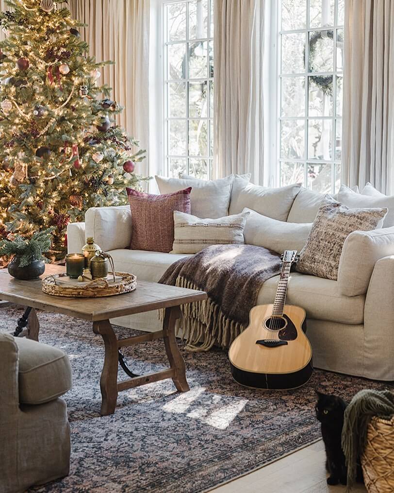 Christmas Living Room Ideas for a Festive Home 12
