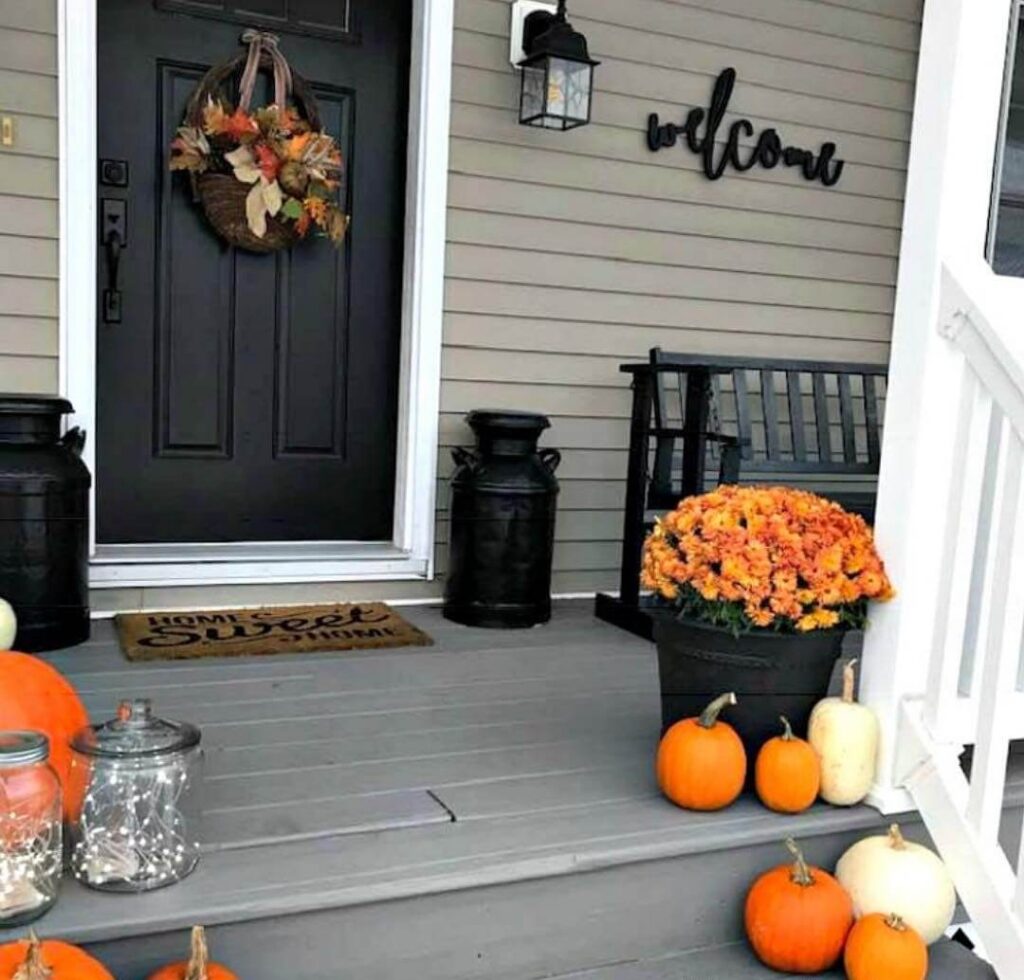 Thanksgiving Porch Decor Ideas to Welcome Fall 12