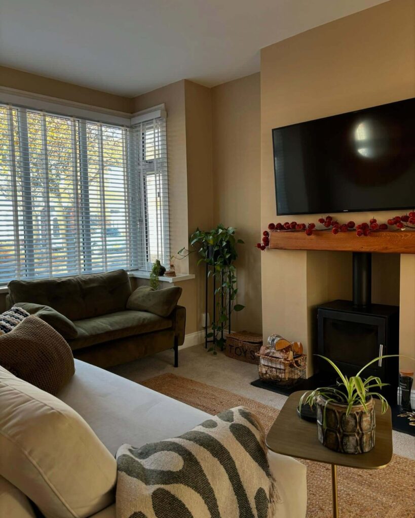 Small Living Room Layouts That Maximize Space 13