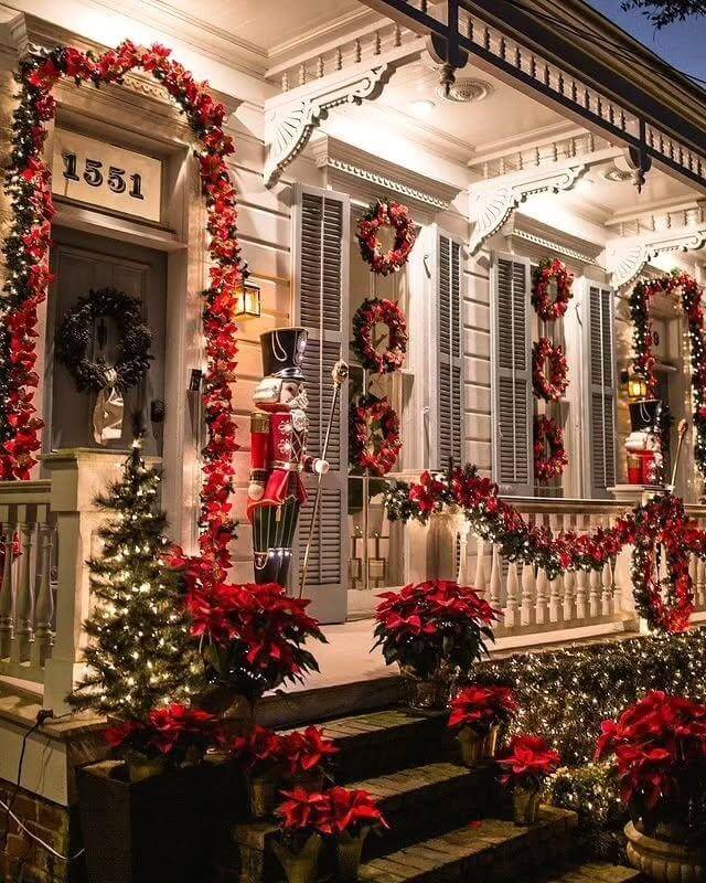 Front Porch Christmas Decor Ideas to Try Now 13