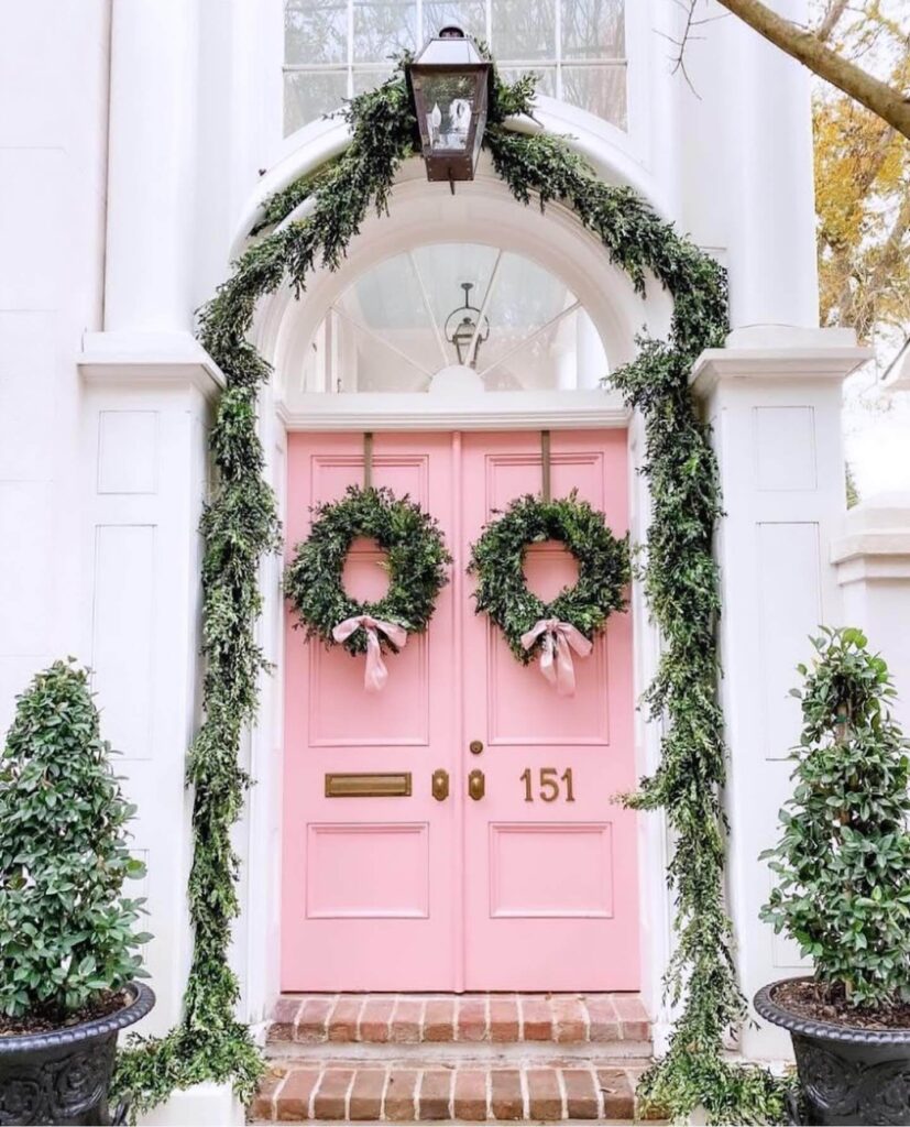 Pink Christmas Decor Ideas You’ll Love 13