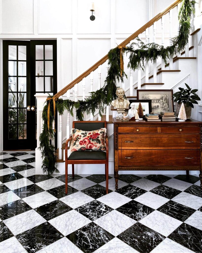 Christmas Entryway Ideas to Welcome Guests 13