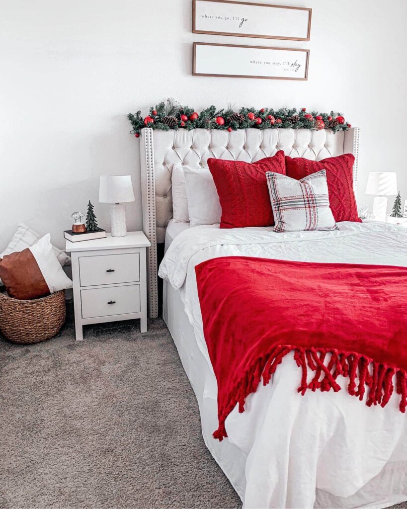 Christmas Bedroom Decor Ideas for Cozy Vibes 13