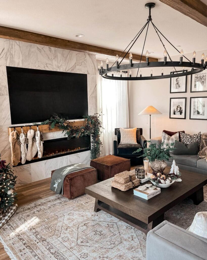 Christmas Mantel Decor Ideas to Try This Year 14