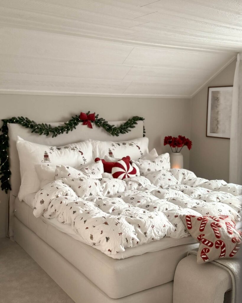 Christmas Bedroom Decor Ideas for Cozy Vibes 14
