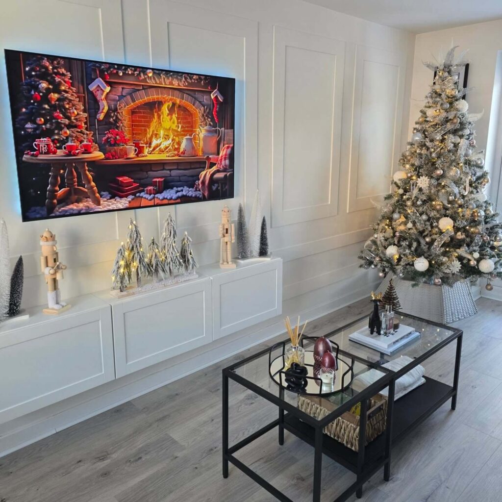 Christmas Living Room Ideas for a Festive Home 14