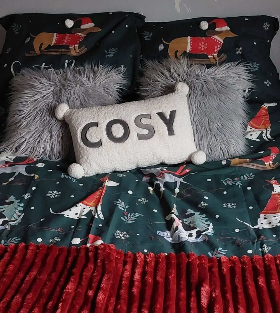 Christmas Bedding Ideas for a Festive Bedroom 14