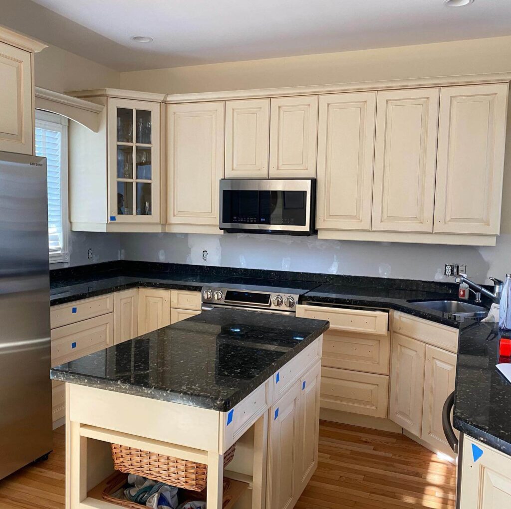 Two-Tone Kitchen Cabinet Ideas to Try Now 15