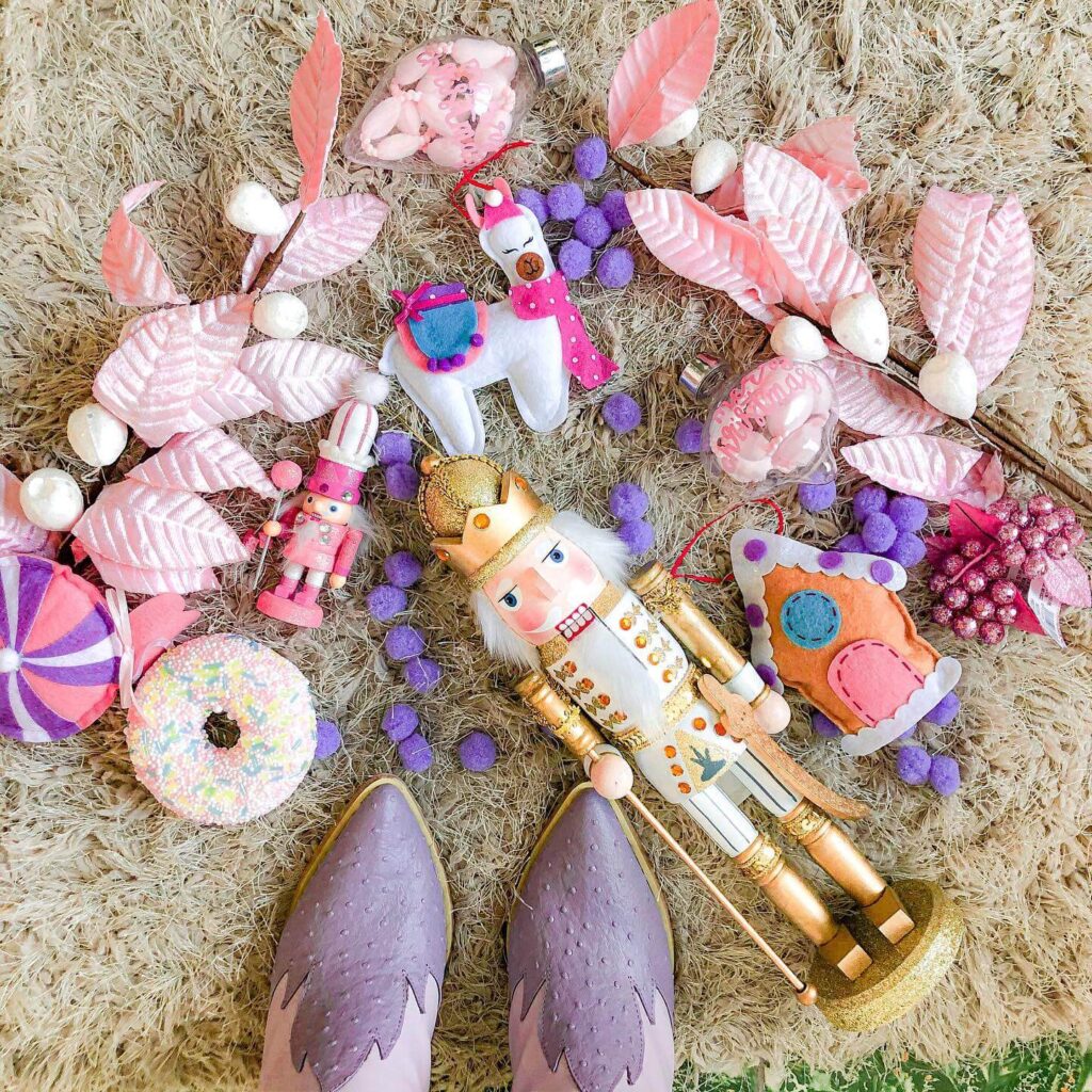 Pink Christmas Decor Ideas You’ll Love 15