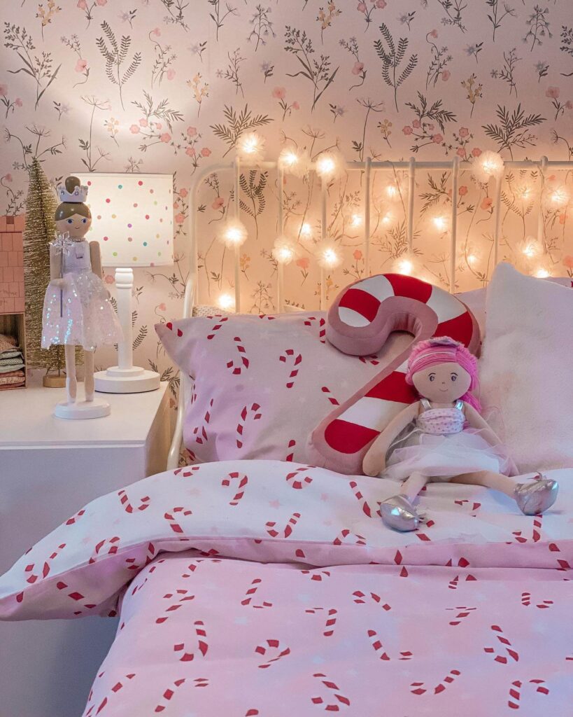 Christmas Bedding Ideas for a Festive Bedroom 15