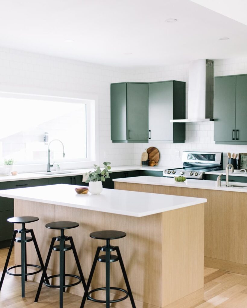 Trending Kitchen Cabinet Colors to Try Now 15