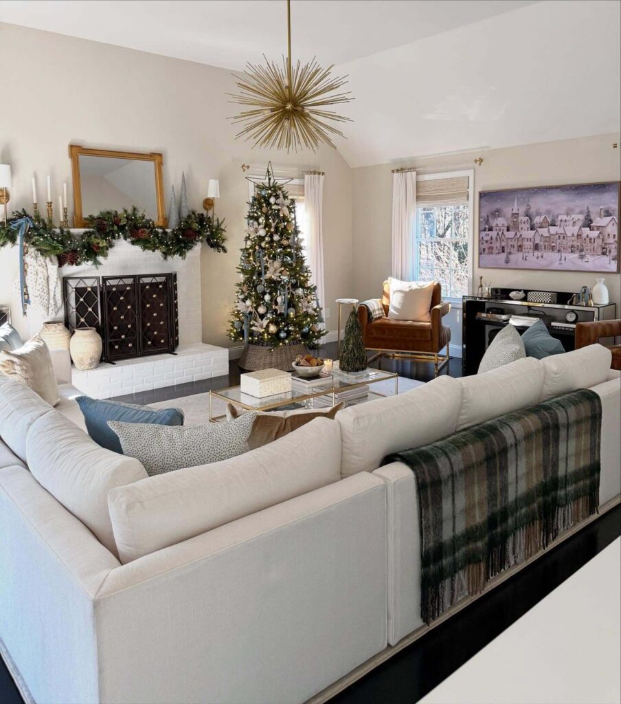 Christmas Living Room Ideas for a Festive Home 16
