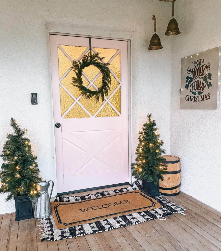 Front Porch Christmas Decor Ideas to Try Now 16