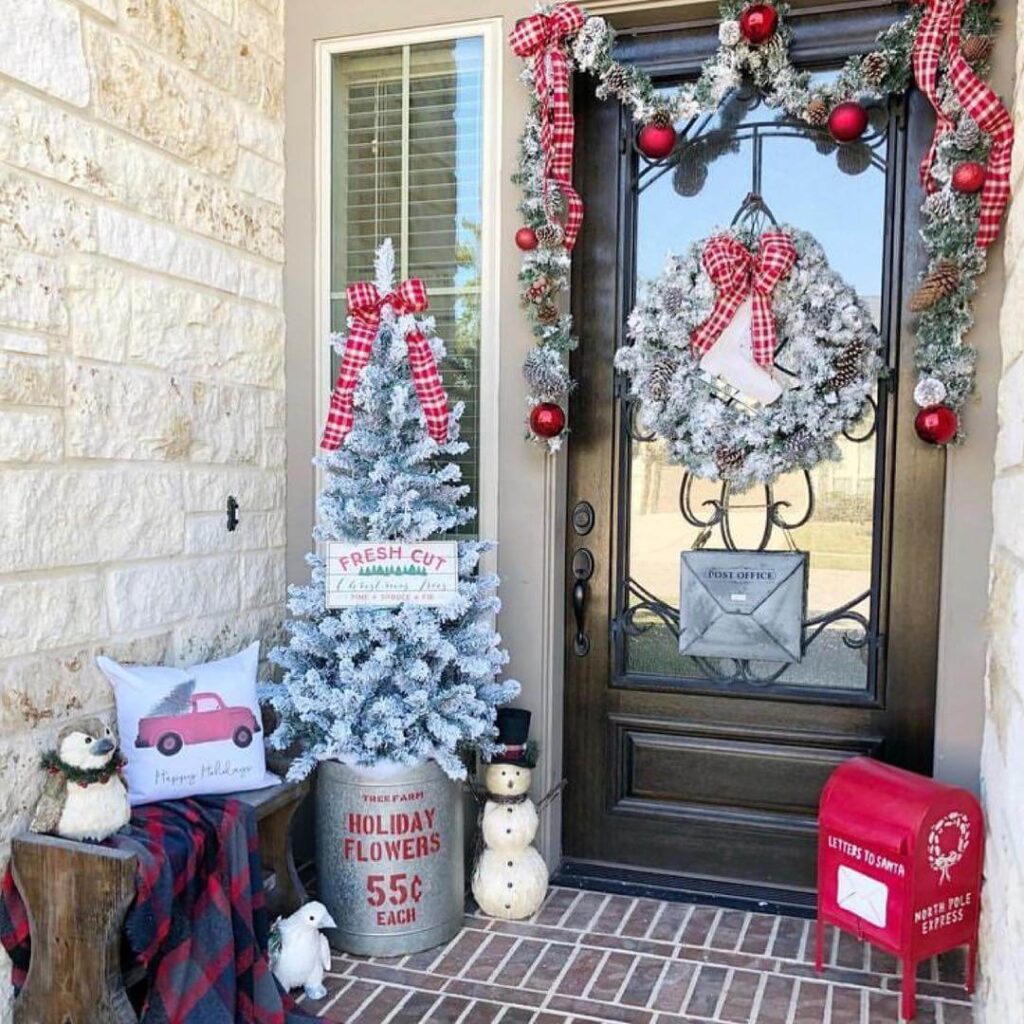 Christmas Outdoor Decorating Ideas to Wow 16