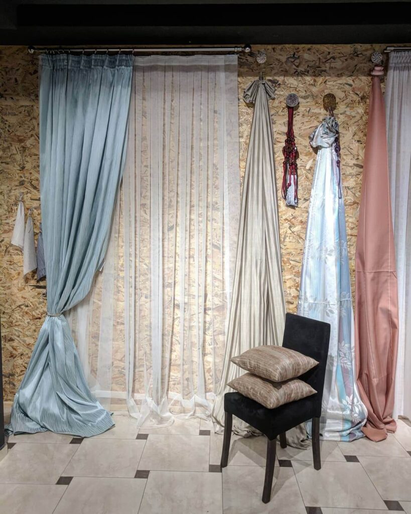 Curtain Color Ideas to Refresh Any Room 16