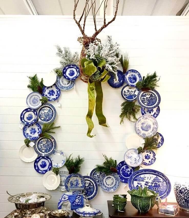 Blue and White Christmas Decor Ideas to Try 16