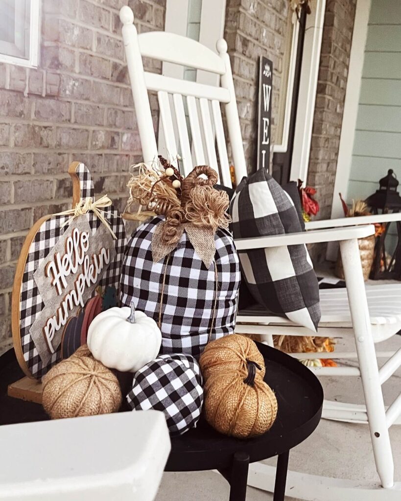 Thanksgiving Porch Decor Ideas to Welcome Fall 16