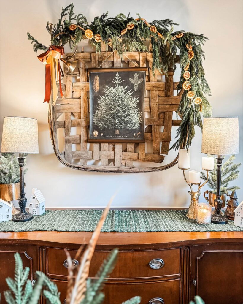 Small Space Christmas Decorating Ideas That Pop 16
