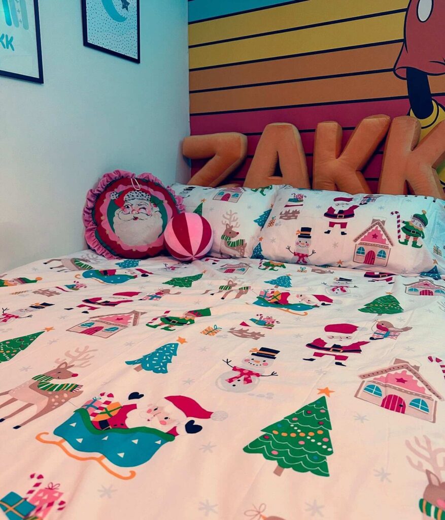 Christmas Bedding Ideas for a Festive Bedroom 16