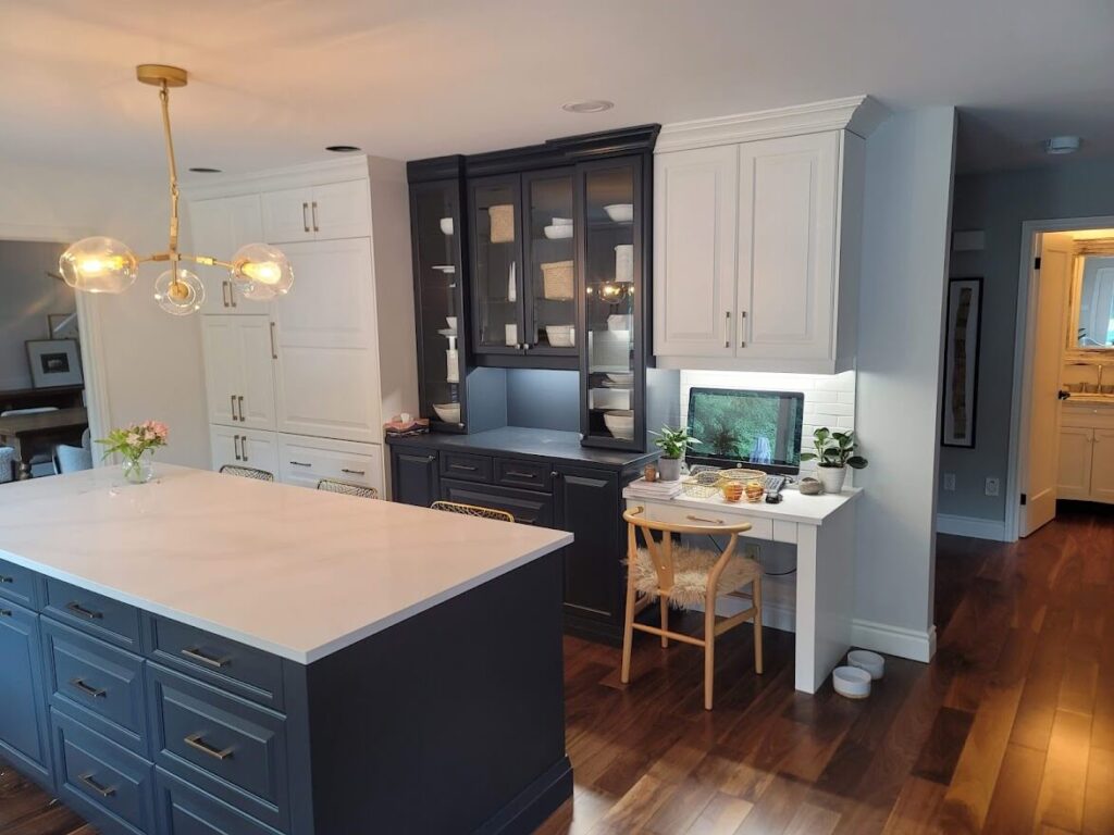 Two-Tone Kitchen Cabinet Ideas to Try Now 17