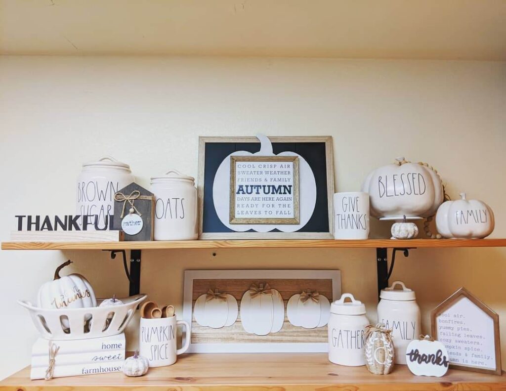 Thanksgiving Kitchen Decor Ideas to Try Now 17