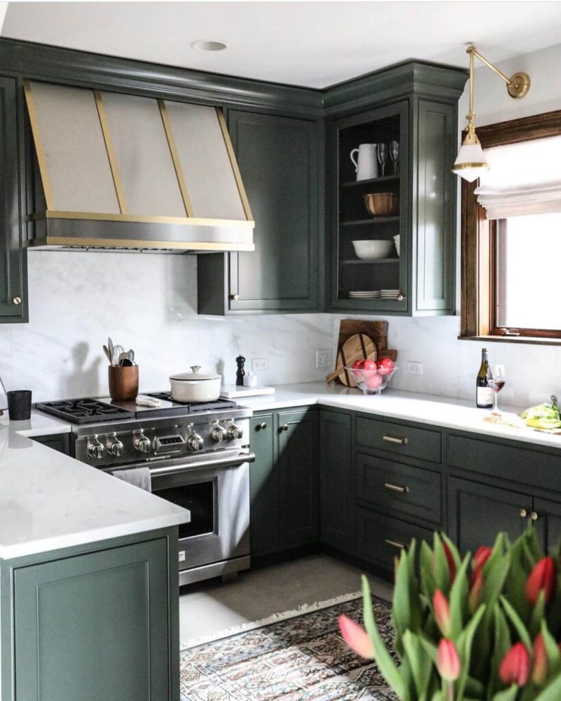 Trending Kitchen Cabinet Colors to Try Now 17