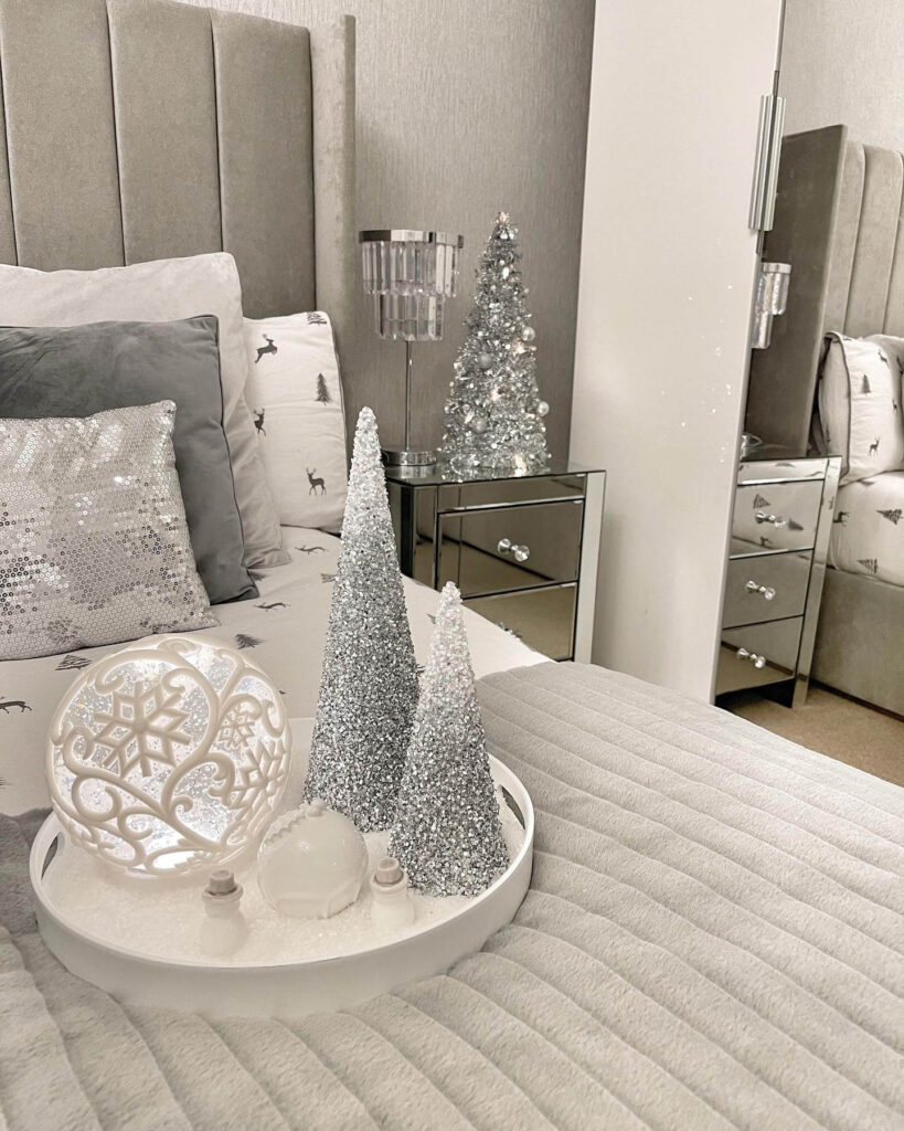 Christmas Bedding Ideas for a Festive Bedroom 17