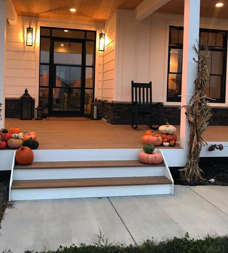 Front Porch Christmas Decor Ideas to Try Now 18