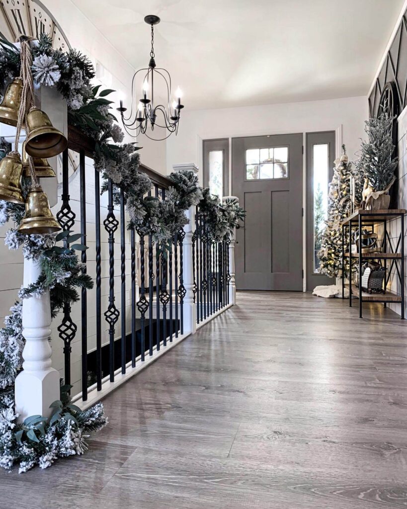 Christmas Entryway Ideas to Welcome Guests 18