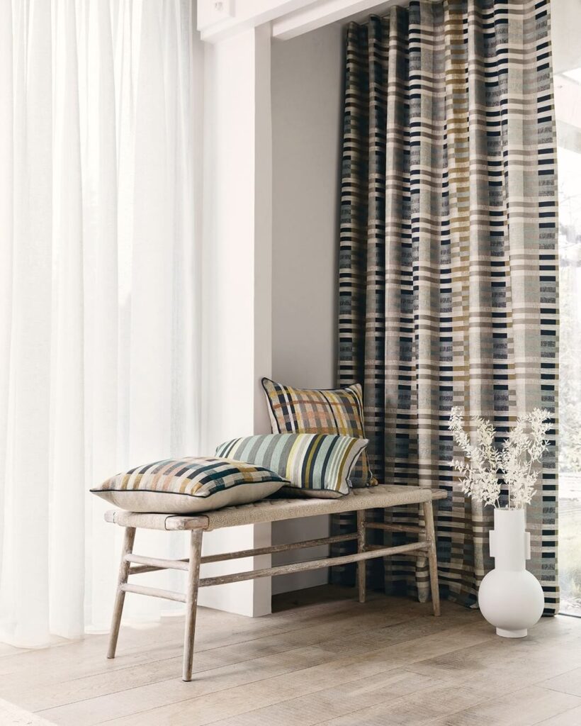 Curtain Color Ideas to Refresh Any Room 18