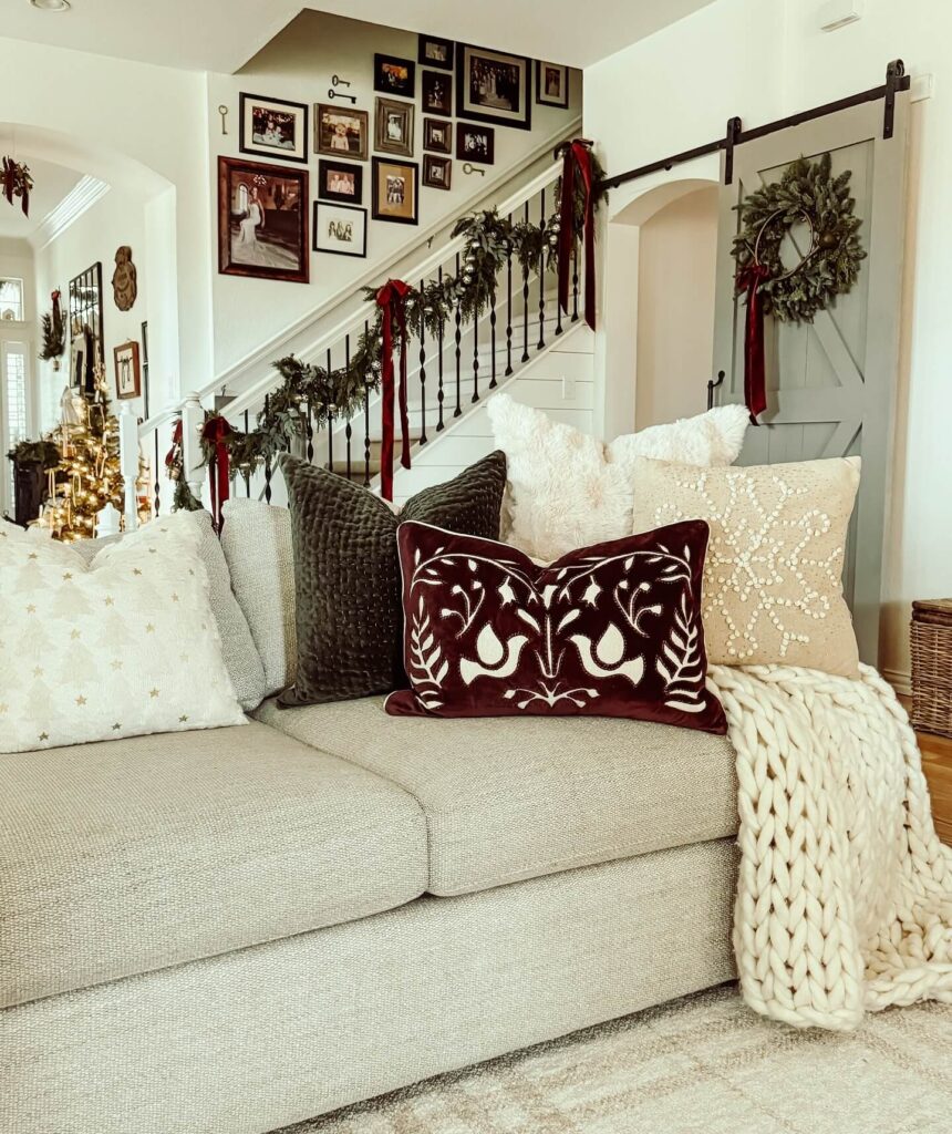 Christmas Living Room Ideas for a Festive Home 18
